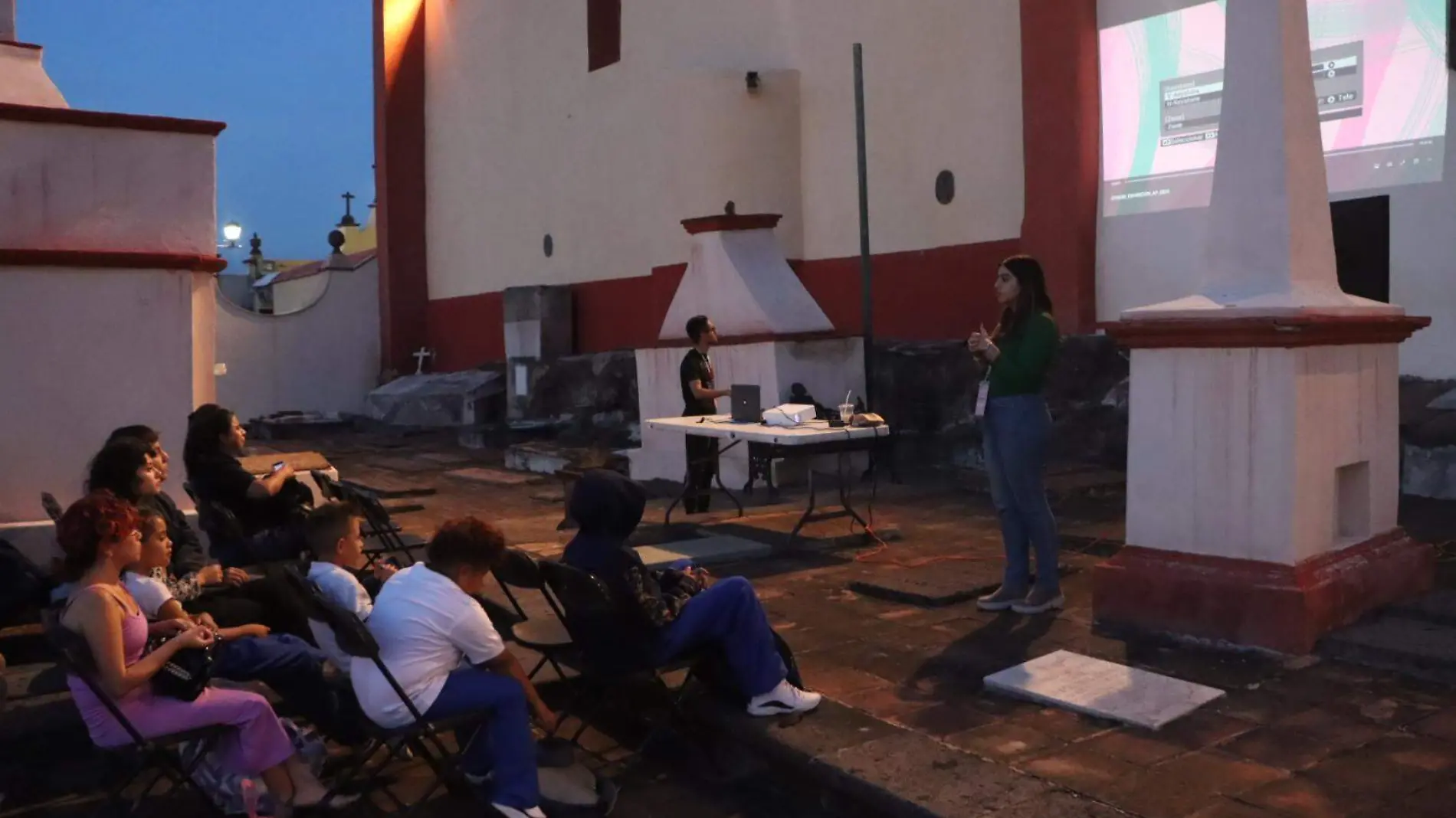 Funciones de cine documental al aire libre